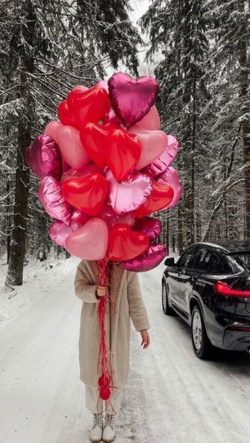 Heart Balloons Birthday, Heart Balloon Decor, Happy Valentines Day Flowers, Heart Balloons Decoration, Celebration Aesthetic, Balloon Heart, Valentine Photo Shoot, Valentinstag Party, Valentines Balloons