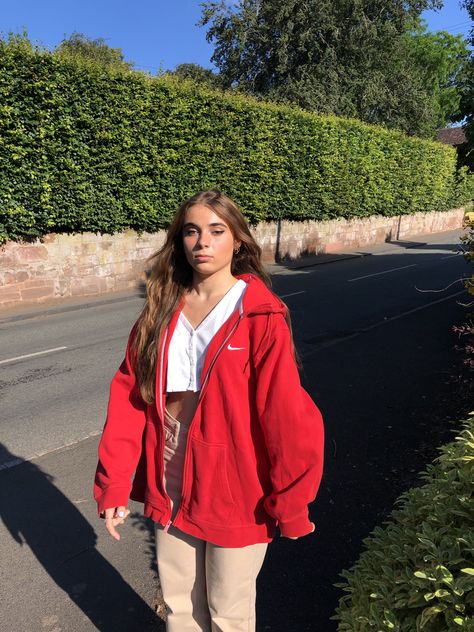 Red Rain Jacket Outfit, Rain Jacket Outfit Aesthetic, Rain Jacket Outfit, Jacket Outfit Aesthetic, Red Rain Jacket, Fall Board, Red Outfits, Red Rain, Photo Insta