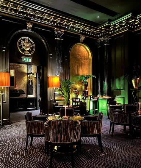 Would you like to have a cocktail 🍸 at the incredible Beaufort Bar at The Savoy? 🇬🇧 We recently enjoyed a luxury London weekend break at The Savoy, to celebrate our wedding anniversary. You can read all about it in my blog hotel review here: theprivatetraveller.com/hotel-reviews/savoy-london Booking with Classic Travel really meant a VIP upgrade to our stay, with an array of additional benefits by booking with The Private Traveller. Contact me for more details. 📍 The Savoy London | Stran... The Savoy London, Savoy London, London Weekend, Jazz Lounge, Weekend Break, Luxury London, Weekend Breaks, Amazing Destinations, Hotel Reviews