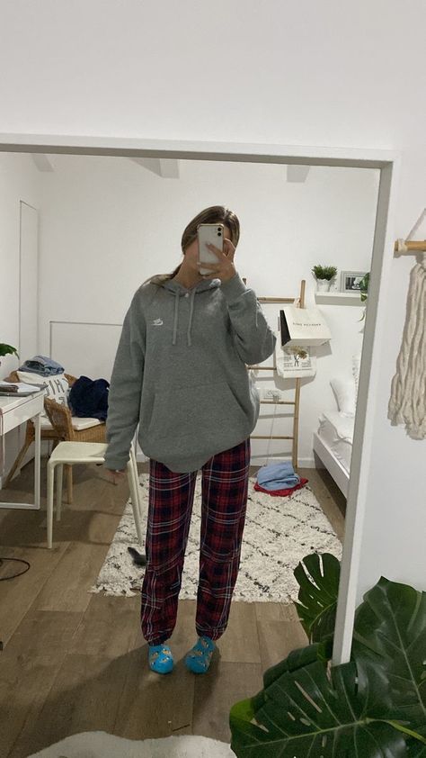 Aesthetic Pajama Outfit Comfy, What To Wear For Pj Day At School, Pjs Outfits Winter, Wearing Pjs To School, Bummy School Outfits, Cute Pajamas Outfits For School Pjs, Cute Pajama Day Outfits For School, Pajama Fits For School, School Pajama Day Outfits