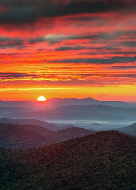 77 Sunset Lover Ideas In 2021 452 Cool Mountain Pictures, Sunrise Mountain Photography, Sunrise Aesthetic Mountain, Newspaper Landscape, Blue Ridge Parkway Asheville, Dave Allen, Sunrise Mountain, Sunrise Aesthetic, Sunrise Landscape