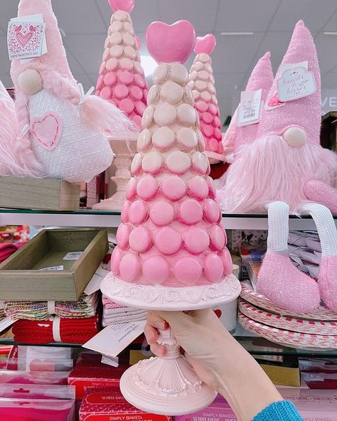 Pink Candy Christmas, Valentine's Tree, Paper Mache Easter, Candyland Theme, Target Christmas, Pink Xmas, Creative Candles, Candy Christmas, Candy Land Christmas