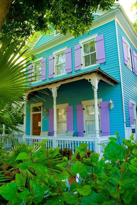 Key West, Florida - The South's Most Colorful Houses  - Southernliving. We love the architectural style and tropical inspiration of a classic Conch Victorian home. Small Beach Home Exterior, Colourful House, Conch House, Key West House, Key West Style, Style Bungalow, Colorful Houses, New Orleans Homes, Purple Home