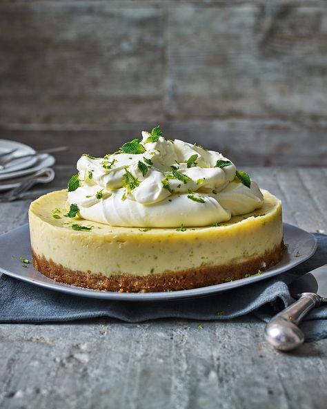 Key lime pie | delicious. magazine Classic Key Lime Pie Recipe, Tart Pastry, Key Lime Pie Recipe, Idea Business, Lime Pie Recipe, Keylime Pie Recipe, Key Lime Juice, Lime Recipes, Ginger Nut