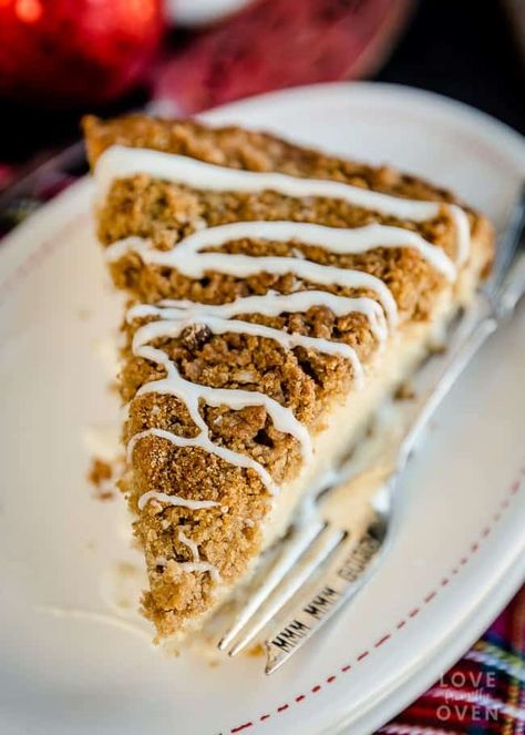 Eggnog Crumb Cake Eggnog Coffee Cake, Eggnog Coffee, Eggnog Dessert, Easy Eggnog, Christmas Brunch Recipes, Crumb Cake Recipe, Quick Cake, Coffee Cake Recipe, Eggnog Recipe