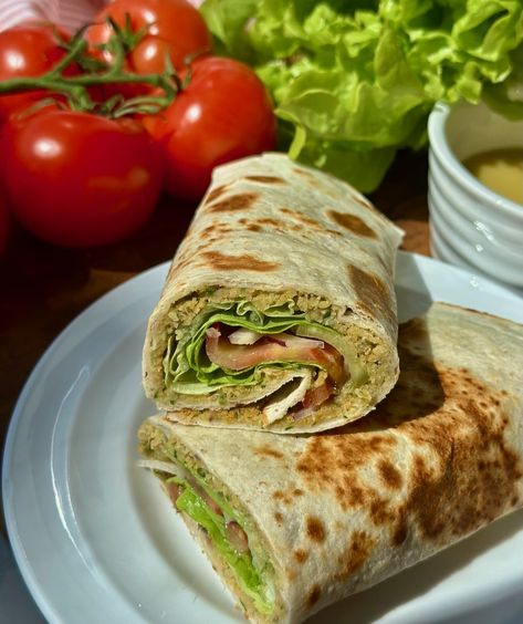 Smashed Falafel Wrap (Vegan) Smash Falafel Wrap, Vegan Falafel Wrap, Smashed Falafel Wrap, Falafel Sandwich Recipe, Smashed Falafel, Otto Lenghi, Falafel Mix, Falafel Sandwich, Falafel Wrap