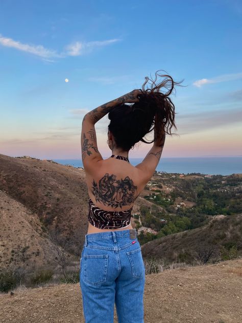 Back Tattoo Picture Poses, Shape Rpg, Woman With Tattoos, Body Suit Tattoo, Tattoed Girls, Dark Feminine Aesthetic, Dark Feminine, Instagram Feed Inspiration, Feminine Aesthetic