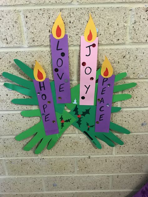 Advent Door Decorations, Advent Crafts For Toddlers, Advent Preschool Craft, Preschool Advent Crafts, Wreath Advent, Advent Sunday School Crafts, Diy Advent Candles, Advent Kids Crafts, Preschool Advent Activities