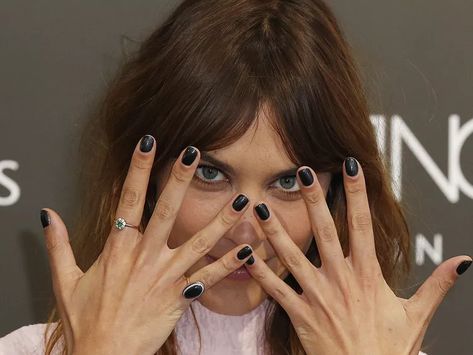 "Indie Sleaze" Nails Are Back In a Big Way This Fall Purple French Manicure, Daily Alexa Chung, Chrome Manicure, Black Ombre Nails, Black Manicure, Alexa Chung Style, Dark Nail Polish, Wedding Manicure, Glitter Shadow