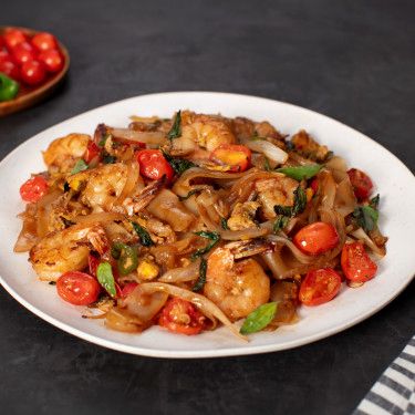 My Famous Drunken Noodles by Jet Tila Jet Tila Drunken Noodles, Jet Tila Recipes, Easy Drunken Noodles Recipe, Drunken Noodles Recipe, Chef Jet Tila, Thai Drunken Noodles, Jet Tila, Asian Meals, Drunken Noodles