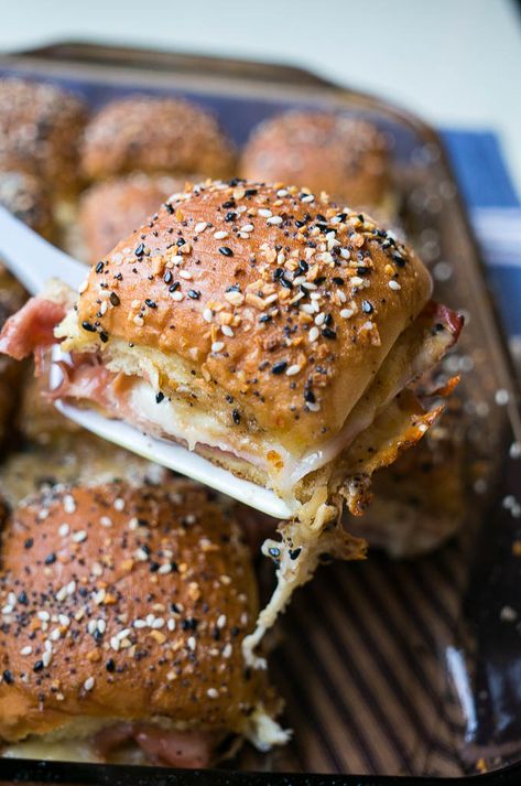 Ham Cheese Sliders, Ham Sliders, Ham And Cheese Sliders, Cheese Sliders, Bagel Seasoning, Slider Recipes, Everything Bagel, Ham And Cheese, Wrap Sandwiches