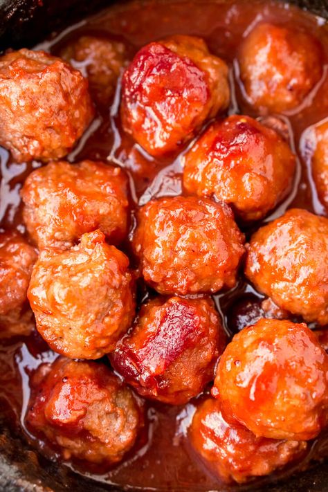 Cranberry Orange Meatballs, Orange Meatballs, Cranberry Meatballs, Meatball Appetizer Recipe, Appetizer Meatballs, Meatball Recipes Easy, Crock Pot Meatballs, Holiday Favorite Recipes, Cranberry Orange