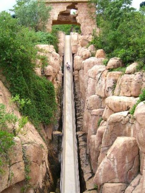 I love the Sun City waterpark.... This waterslide is a thriller! Sun City South Africa, Waterpark, Sun City Resort, 20th Birthday, Volunteer Abroad, Holiday Destinations, Sun City, Dream Destinations, Amusement Parks