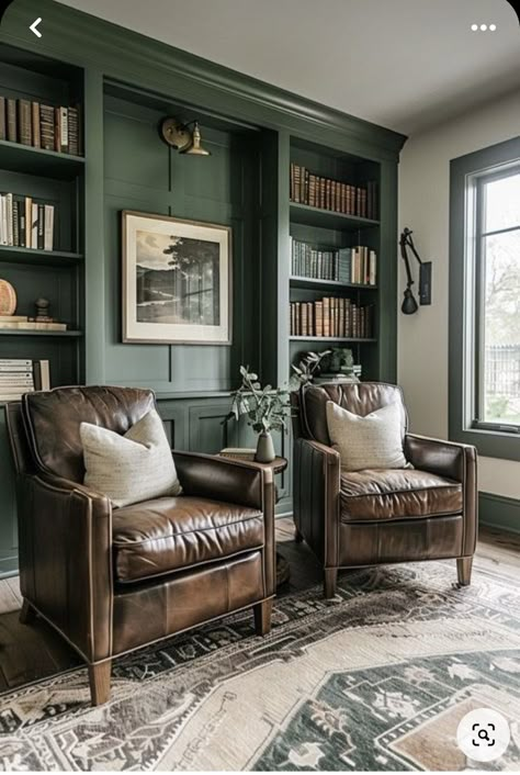 Entry Room Ideas Large, Green Living Room, Interior Design Per La Casa, Home Library Design, Wood Personalized, Office Library, Leather Chairs, Living Room Green, Design Del Prodotto