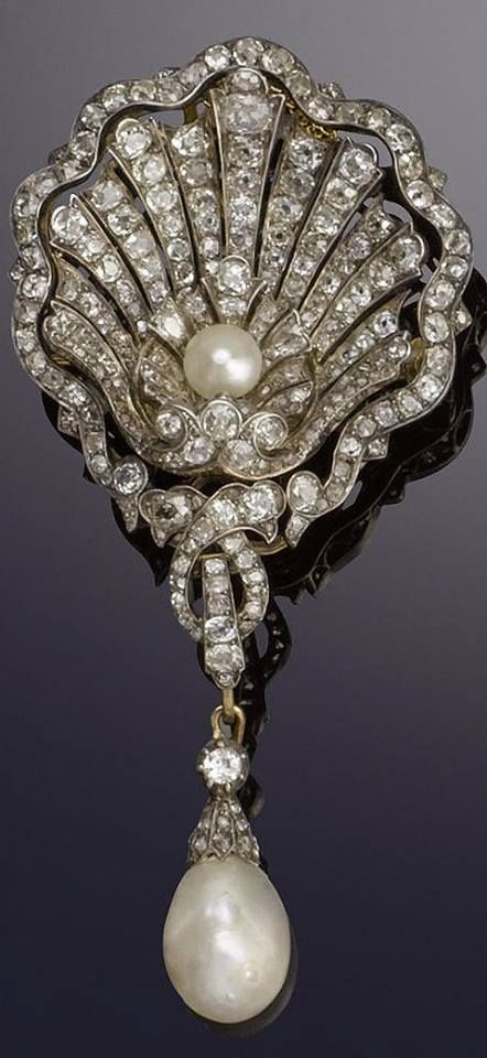 A late 19th century diamond and pearl shell brooch, circa 1880. The large scallop shell, pierced and set with a bouton pearl and old brilliant-cut diamonds, suspending a pearl, old brilliant and rose-cut diamond pendant Art Deco Shell, Shell Brooch, Rose Cut Diamond Pendant, Bijoux Art Deco, Scallop Shell, Royal Jewelry, Pearl Set, Deco Jewelry, Pearl Shell