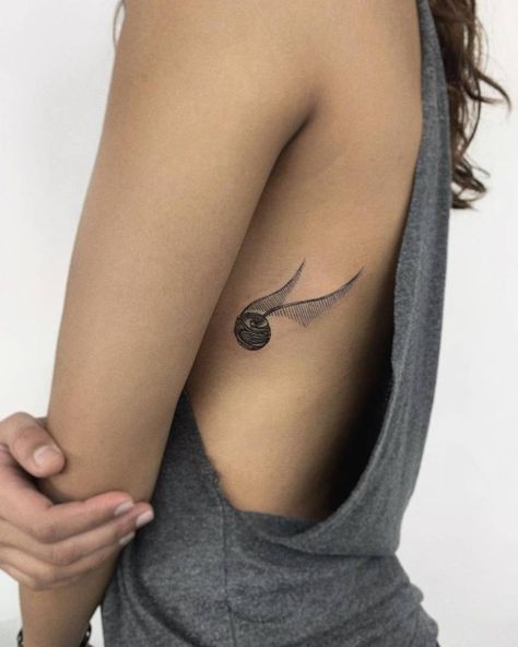 Harry Potter Snitch Tattoo, Harry Potter Tattoo Unique, Snitch Tattoo, Nerd Tattoos, Harry Potter Snitch, Hp Tattoo, Small Girly Tattoos, Nerd Tattoo, Harry Potter Tattoos