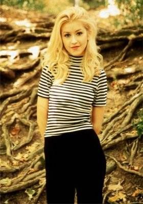 Young Christina Aguilera in Black and White Striped Shirt and Black Pants Christina Aguilera Young, Christina Aguilera 1999, George Clooney, Christina Aguilera, Angelina Jolie, Brad Pitt, Celebrity Pictures, Britney Spears, Pop Star