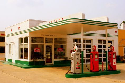 Vintage Cowan, TN Texaco | the local vinatge gas station has… | Flickr Old Gas Pumps, Country Stores, Texaco Vintage, Vintage Gas Station, Vintage Gas Pumps, Welcome Center, Pompe A Essence, Gas Service, Corsa Classic