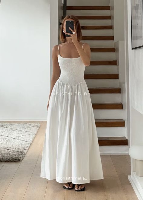 Long White Dress Outfit, Long White Sundress, White Sundress Long, White Dress Outfit, White Sundress, Long White Dress, Dress Outfit, Senior Photos, Sundress