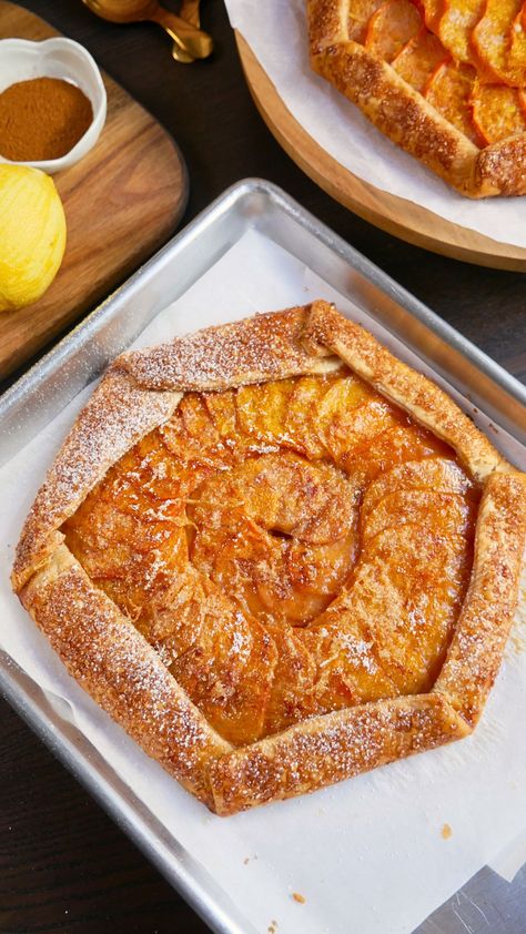 Persimmon Galette Persimmon Tart Recipe, Sweet Potato Galette, Persimmon Dessert Recipes, Persimmon Galette, Persimmons Recipes, Galette Dough Recipe, Persimmon Dessert, Persimmon Tart, Persimmon Pie