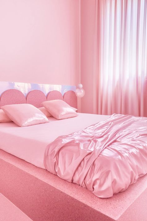 Kaufmann House, Pink Apartment, Pink Headboard, Pink Shower Curtains, Holiday Apartment, Aesthetic Apartment, Pink Sofa, Pink Curtains, Pink Tiles