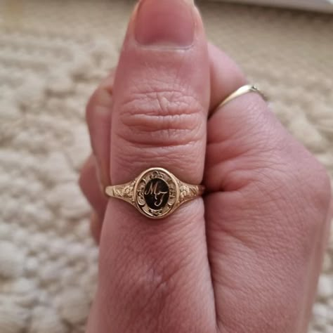 Over the years, we’ve had the privilege of creating unique signet rings for our amazing customers. Each ring tells its own story, designed to be worn daily and cherished forever. Whether it’s a timeless symbol of heritage, a modern take on tradition, or a deeply personal piece, our handcrafted signet rings are made to tell your story. Thank you to all our clients for trusting us with your visions—here’s to the timeless elegance of a signet ring that becomes a modern heirloom.” #MayvedaJewelr... Signet Engagement Rings, Jewelry Mood Board, Pinky Signet Ring, Pinky Finger, Signet Rings Women, Gold Pinky Ring, Edwardian Ring, Monogram Ring, Gold Signet Ring