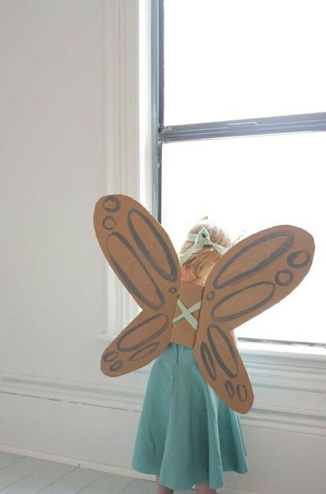 Diy Carnaval, Carton Diy, Diy Wings, Deer Costume, Butterfly Costume, Diy Butterfly, Fairy Crafts, Kids Dress Up, Wings Costume