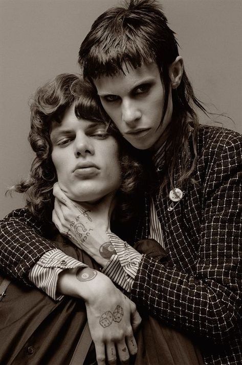 Gender Neutral Fashion, Steven Meisel, Human Poses Reference, Poses References, Pat Mcgrath, Human Poses, Foto Art, Vogue Italia, Pose Reference Photo