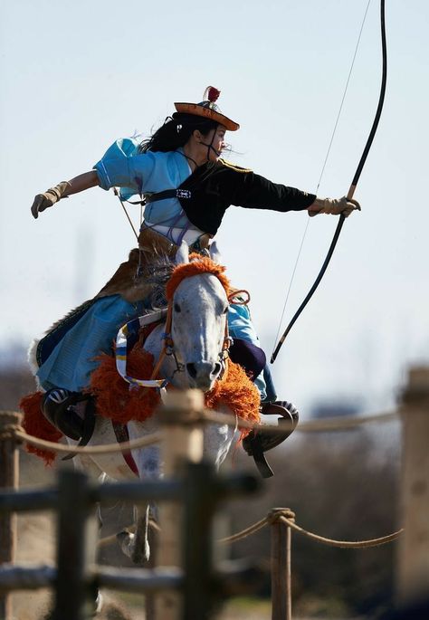 Horse Archery, Horse Poses, Japanese Warrior, Samurai Armor, Japan Culture, Mt Fuji, Airbrush Art, Dynamic Poses, Action Poses