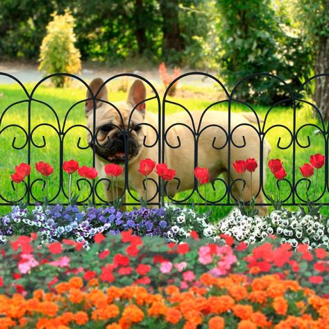 Keep kids and dogs out of your beautiful landscaping with these attractive flower bed fencing ideas. Metal Lawn Edging, Beautiful Gardens Landscape, Metal Garden Fencing, Flower Bed Edging, Decorative Garden Fencing, Cedar Garden, Diy Fence, Lawn Edging, Fence Landscaping