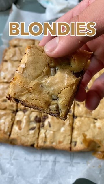 Matthew Merril on Instagram: "This blondie recipe is honestly life changing! As a society, we need to address how good these are and how easy they are to whip up! I’d hiiiiighly recommend! Find the full recipe in my cookbook! 1 stick butter 1 1/2 c brown sugar 2 eggs 1 tsp vanilla 1 tsp baking powder 1/2 tsp salt 1 1/2 c flour 1 c chocolate chips #baking #chef #cooking #easyrecipe #recipes #foodie #foodies #cookingvideo #bakingvideo #cook #cookies #dessert #dessertrecipe #sweets #dess Matthew Merril, Shortcrust Pastry Recipes, Blondie Recipe, Stick Butter, Blondies Recipe, Healthy Baking Recipes, Chef Cooking, Baking Party, Low Calorie Desserts