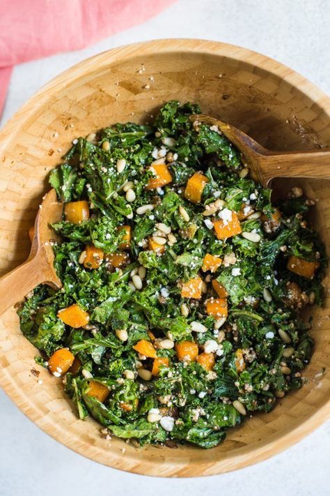 Warm Kale Salad- this vegetarian kale salad makes for the perfect winter meal or side dish. Topped with goat cheese, pine nuts, and a delicious balsamic dressing! Warm Kale Salad, Kale Salad Recipes, Chili Recipe Easy, Clean Eating Dinner, Balsamic Dressing, Goat Cheese Salad, Kale Salad, Salad Dressing Recipes, How To Cook Quinoa