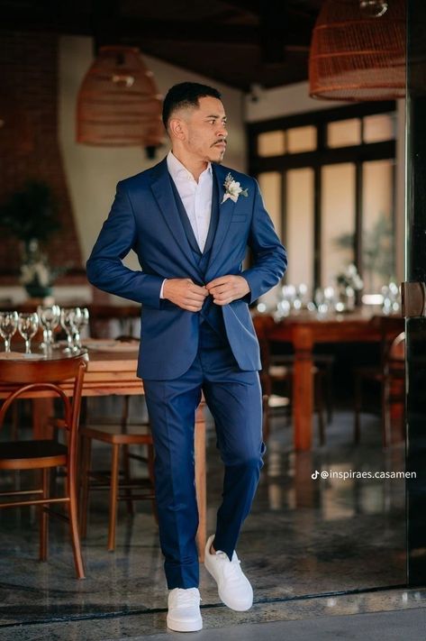 Groomsmen Attire Navy Blue, Blue Wedding Suit Groom, Wedding Suits Men Blue, Groom Blue Suit, Navy Blue Wedding Theme, Suits And Sneakers, Terno Slim, Africa Trip, Blue Suit Men