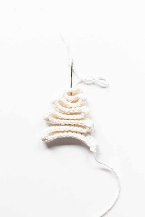 Crochet Ribbon Christmas Tree Pattern - Crochet and Stitches Easy Crochet Christmas, Baby Hats Knitting Free, Ribbon Christmas Tree, Crochet Ribbon, Baby Christmas Ornaments, Easy Christmas Ornaments, Crochet Cozy, Ribbon Christmas, Crochet Christmas Trees