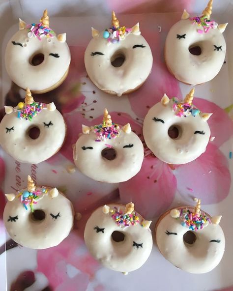 Unicorn Doughnut, Unicorn Donut, Unicorn Baked Goods, Unicorn Donut Drawing, Unicorn Macaron, Unicorn Mini Doughnut, Brunch Ideas For A Crowd, Donut Decorations, Cute Donuts