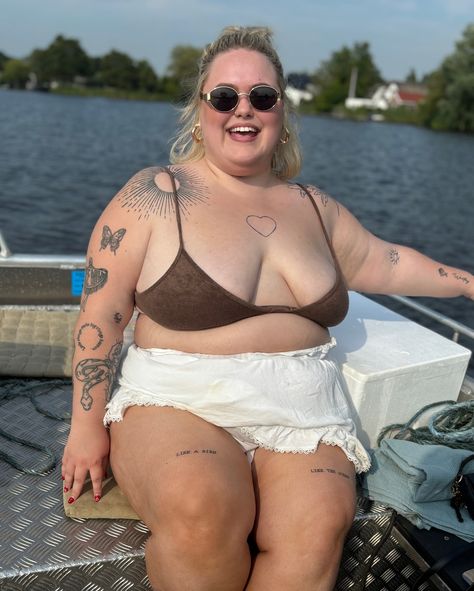 Looking for a sugar mommy with a boat 🗣️🗣️🛥️ Sugar Mommy, July 25, Iconic Women, Shades, On Instagram, Quick Saves, Instagram