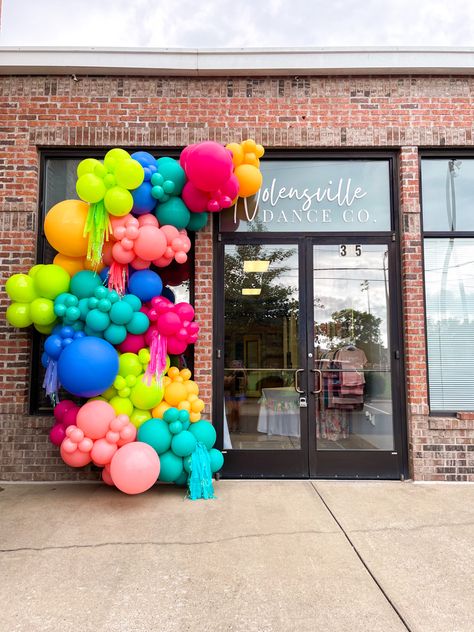 Store Balloon Display, Bright Colored Balloon Arch, Multicolor Balloon Decorations, Multi Colored Balloon Garland, Primary Color Balloon Arch, Lisa Frank Balloon Garland, Multicolor Balloon Arch, Kids Balloon Decorations, Balloon Garland With Streamers