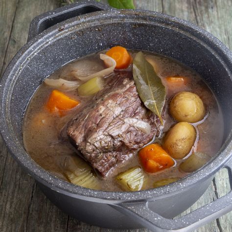 Delicious Stove-top Pot Roast Stove Top Pot Roast, Chuck Roast Crock Pot Recipes, Pot Roast Crock Pot Recipes, Beef Meals, Pot Roast Recipe, Italian Roast, Beef Pot Roast, Beef Roast, Flavorful Vegetables