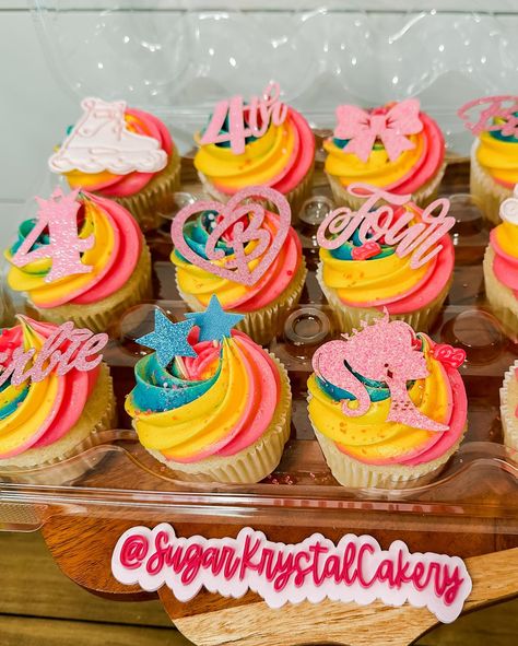 Malibu Barbie! 🏖️ 🛼 Malibu Barbie Pool Party Ideas, Barbie Pool Party Ideas, Malibu Barbie Pool Party, Malibu Barbie Birthday Party, Party By The Pool, Barbie Pool, Barbie Pool Party, Pool Party Ideas, 20th Birthday Party