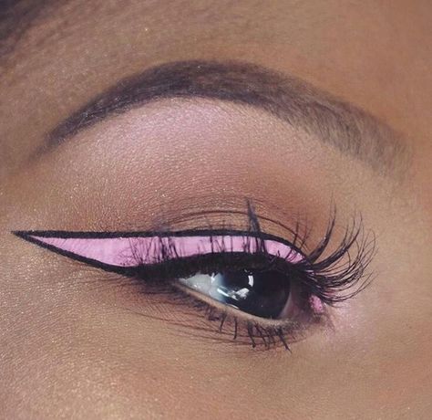 Pink Eyeliner Looks, Dramatic Eyeliner, Pink Eyeliner, Holiday Makeup Looks, Cute Eye Makeup, Graphic Makeup, Eye Makeup Designs, Colorful Eye Makeup, Makeup Eye Looks