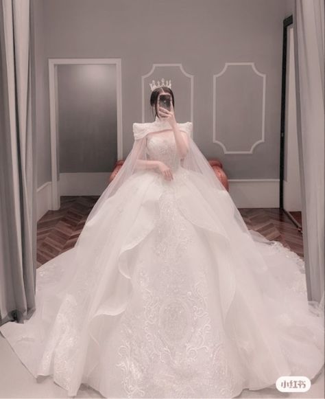 Classy Elegant Wedding Dress Ball Gown, Wedding Korean Dress, Korean Wedding Dress Elegant, Magical Dresses Fairytale, Dress Nikahan, Elegant Wedding Dress Ballgown, Wedding Dress Ballgown, Korean Wedding Dress, Big Wedding Dresses