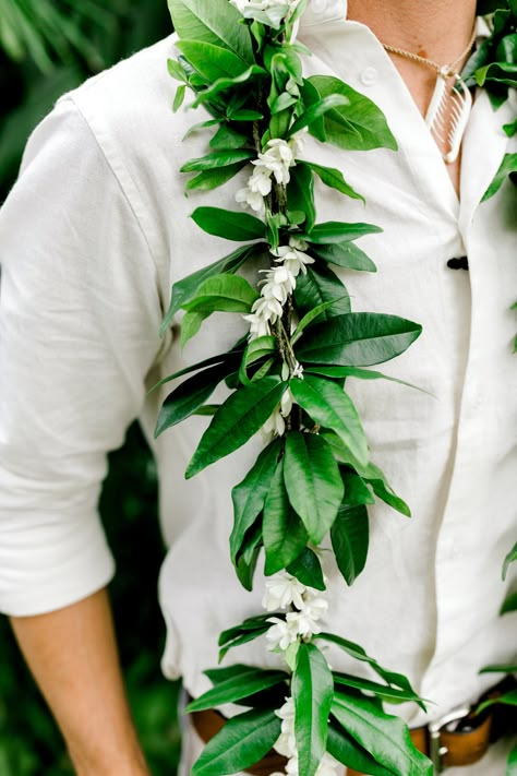 Hawaiian Wedding Leis The Bride, Groom Lei, Hawaiian Wedding Mens Attire, Hawaiian Wedding Groomsmen, Haku Lei Wedding Hair, Tropical Wedding Groom, Wedding Leis, Tropical Groom Attire, Tropical Wedding Groom Attire