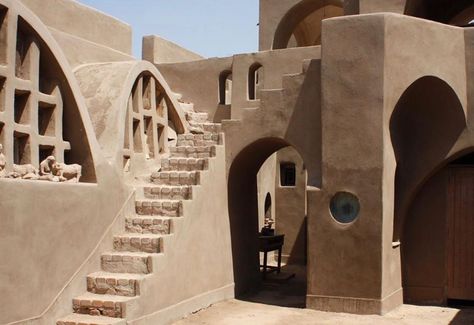 Architectural Digest France on Instagram: “New Barris village in Egypt by Hassan Fathy” Hassan Fathy, Egyptian Architecture, Ancient Tomb, Vernacular Architecture, Giza, Luxor, Architectural Digest, Cairo, Halle