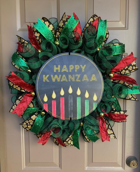 Kwanzaa Wreath Front Doors, Kwanzaa Door Decorations For School, Kwanzaa Christmas Tree, Kwanza Wreath, Kwanzaa Tablescape, Kwanzaa Tree, Kwanzaa Wreath, Diy Kwanzaa Decorations, Kwanzaa Decor