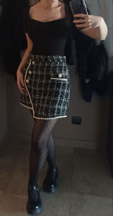 Plaid Tweed Skirt Outfit, Old Money Tweed Outfit, Old Money Loafers Outfit, Tweed Outfit Aesthetic, Mary Jane Loafers Outfit, Mary Jane Shoes Outfit Skirts, Old Money Outfits Skirt, Black Tweed Skirt Outfit, Black And White Plaid Skirt Outfit