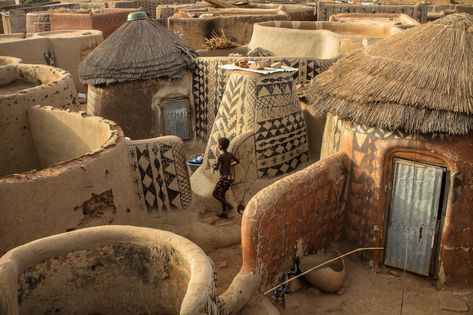 African Village, African House, Mud House, Afrikaanse Kunst, Cob House, Vernacular Architecture, Living Modern, Traditional Building, Thatched Roof