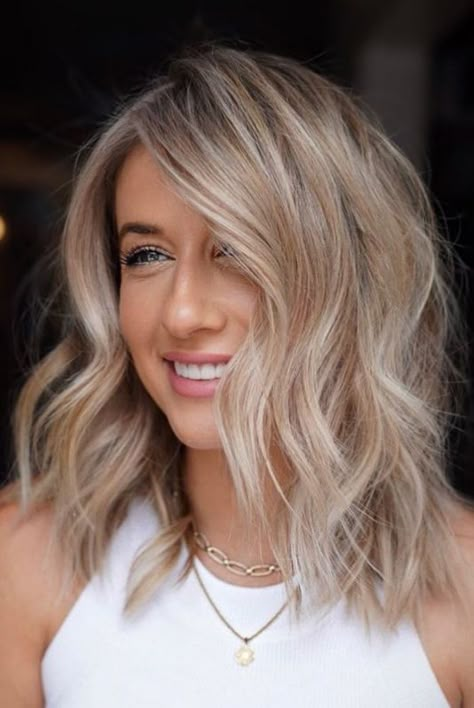 Bob Haircut Thick Hair Mid Length, Short Hairstyle Women Lob, Best Medium Length Haircuts 2023, Lob Haircut With Layers Straight, Lob Haircut For Round Face Long Bobs, Lob Long Layers, Medium Side Part Haircut Women, Short Layered Lob, Summer Lob Hairstyles