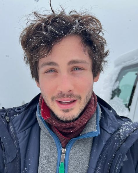 Logan Lerman on Instagram: “Those eyes😍 @loganlerman #loganlerman” Aaron Taylor Johnson, Logan Lerman, Perks Of Being A Wallflower, Pretty Men, Percy Jackson, Celebrity Crush, Pretty People, Actors & Actresses, A Man