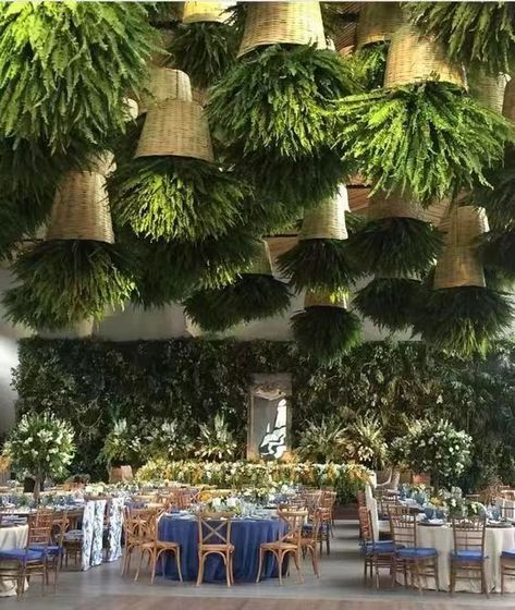 Roof Plants, Natural Interior Design, Restaurant Vintage, Decoration Restaurant, Deco Nature, Vintage Restaurant, Natural Interior, Modern Restaurant, Restaurant New York