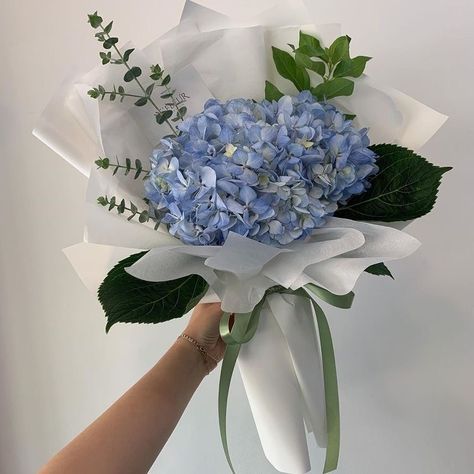 Single Flower Bouquet, Flower Shop Design, Asian Couple, Couple Fashion, Kpop Art, Flower Bouquet Diy, Hydrangea Bouquet, Boquette Flowers, Flowers Bouquet Gift